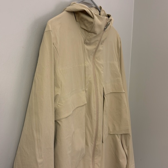 Lululemon Stretch Cargo Jacket
Trench men’s size small - Picture 8 of 13